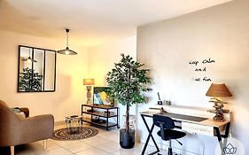 Perle Des Camelias-T2 Classe 3 Etoiles Sur Saint-Denis